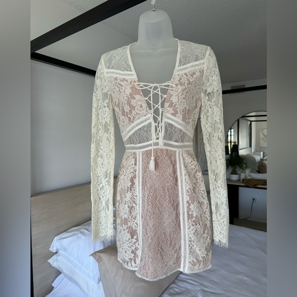 TJD by REVOLVE Caribbean Long Sleeve Lace Mini Dress in Ivory/Nude, XS - Picture 5 of 16